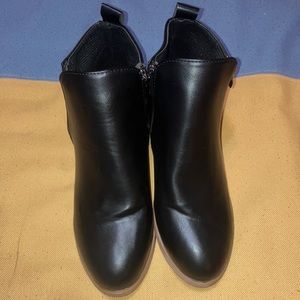 BRAND NEW NEVER WORN W/O TAGS BLACK ANKLE BOOTS.